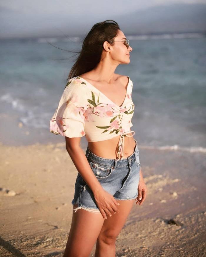 andrea jeremiah_teluguvox_7